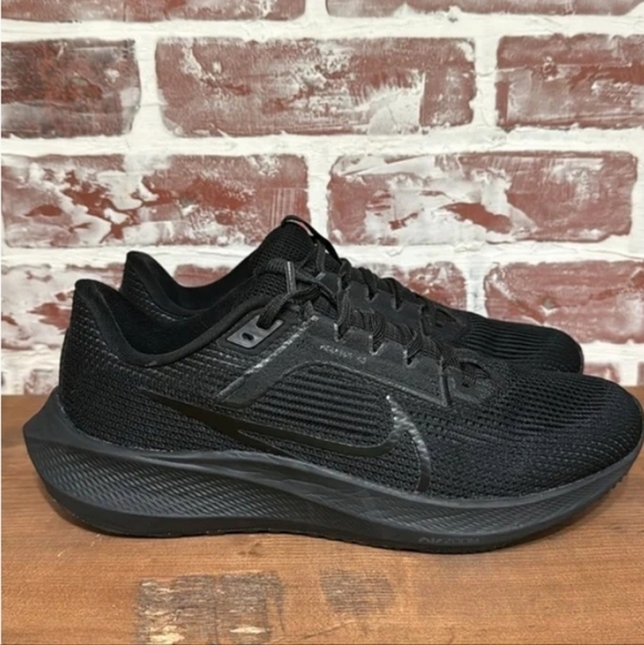 running shoes - Picture 3 of 7